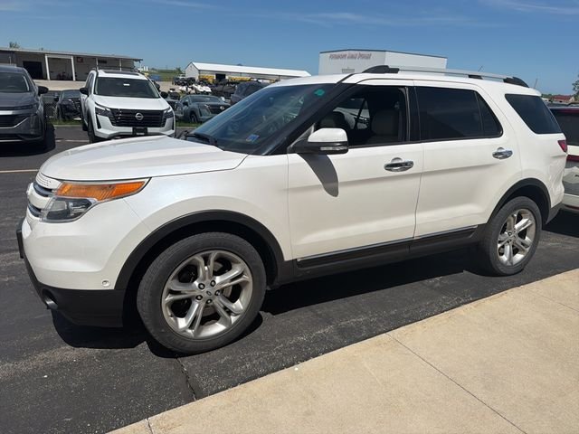 Used 2015 White Platinum Clearcoat Metallic Ford Limited image 1