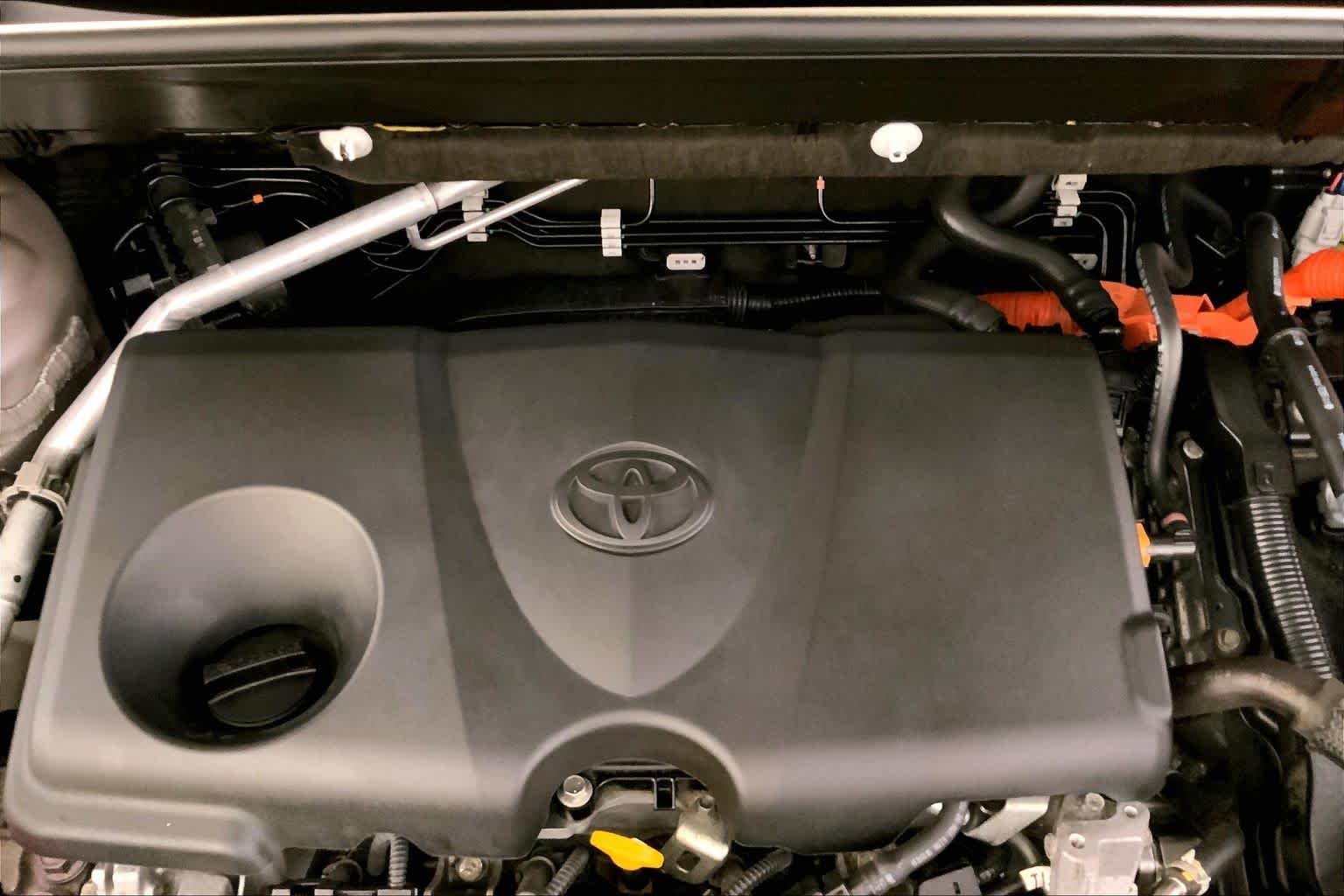 Used 2022 Titanium Glow Toyota XLE image 31