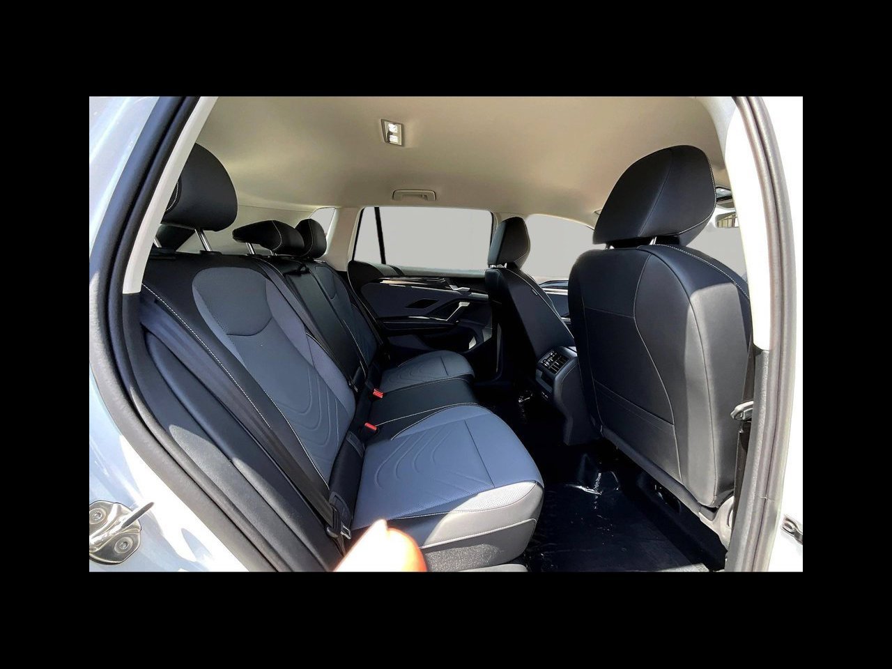 New 2026 Pure White Volkswagen 2.0T SE image 26