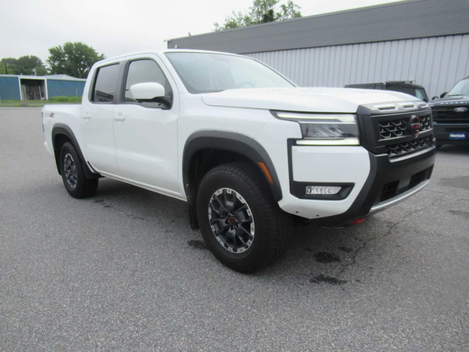 Used 2025 Glacier White Nissan PRO-4X image 3