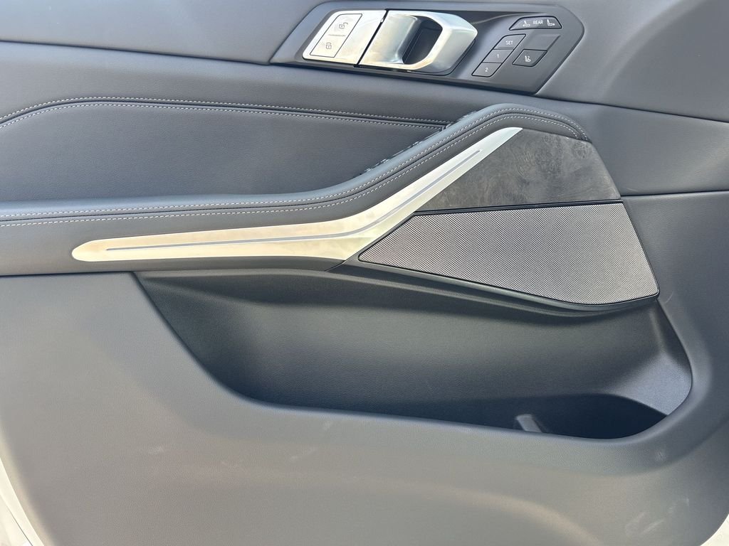 New 2027 Alpine White BMW xDrive40i image 15