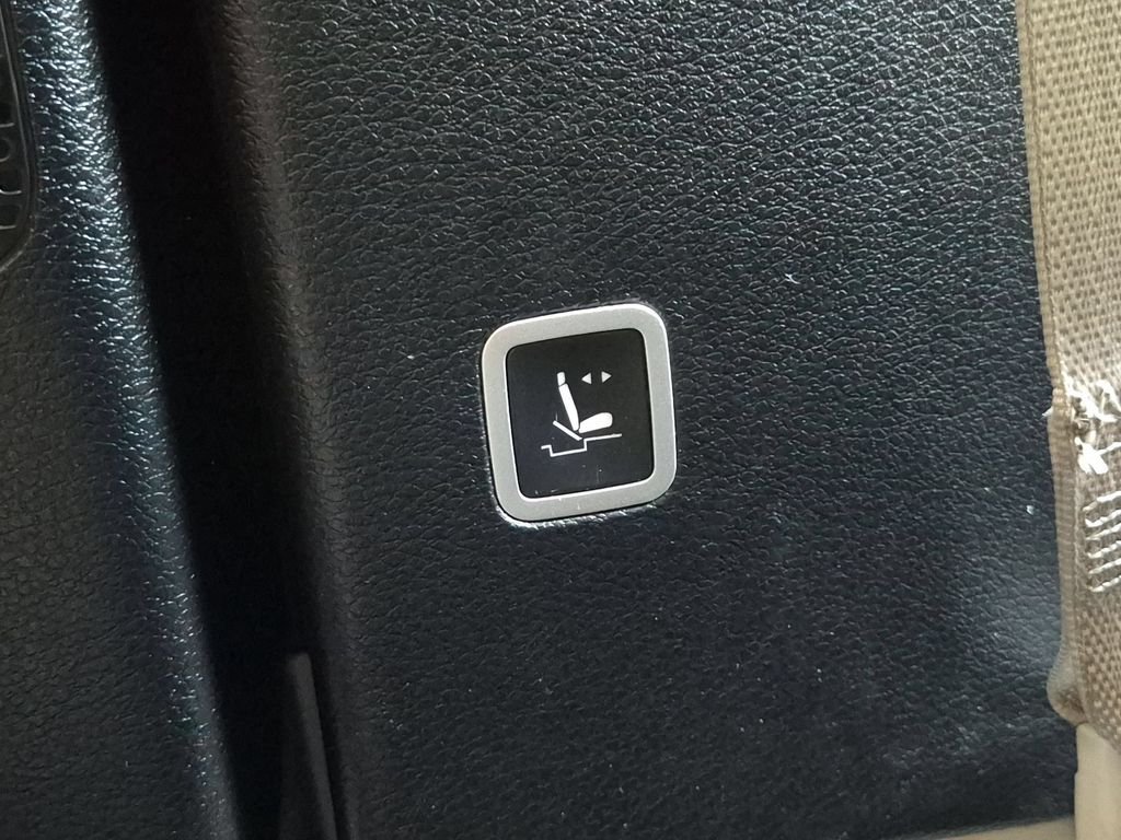 Used 2023 White Chrysler Touring L image 27