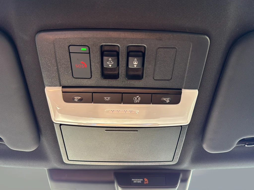 Used 2024  Mitsubishi SE Black Edition image 40