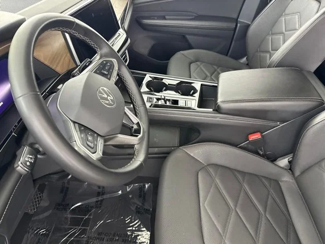 Used 2024  Volkswagen 2.0T SE w/Technology image 22