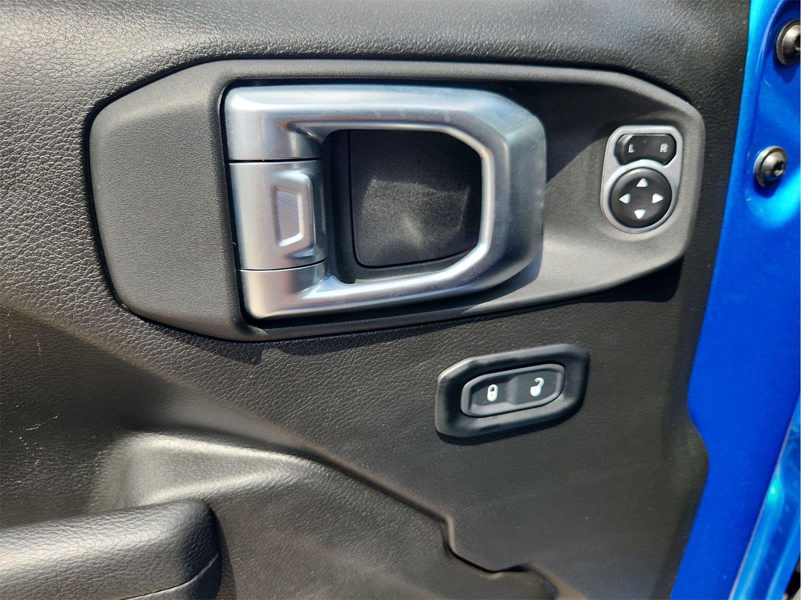 2024 Jeep Gladiator photo 23 of 33