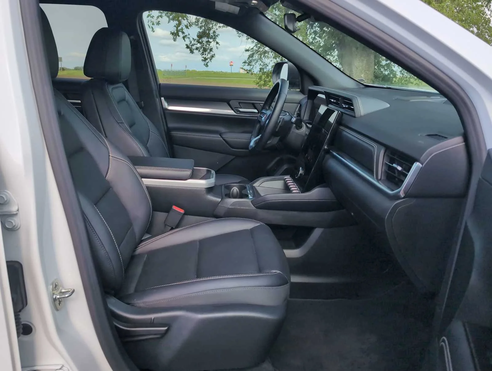 Used 2026 Summit White GMC Elevation image 30
