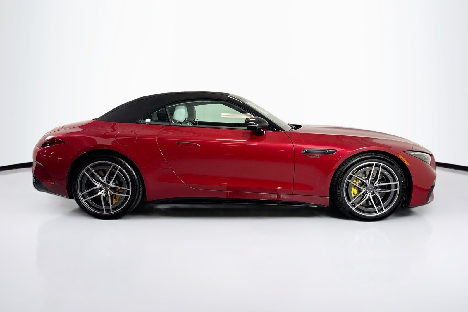 New 2026 MANUFAKTUR Patagonia Red Metallic Mercedes-Benz AMG® SL 55 image 4