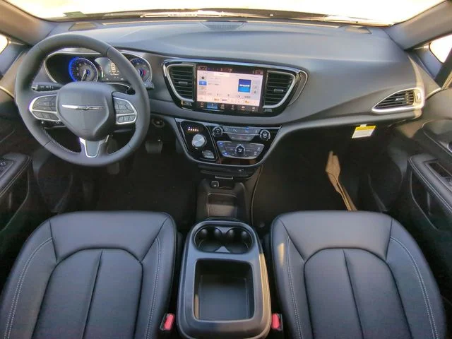 2026 Chrysler Voyager LX - Photo 18