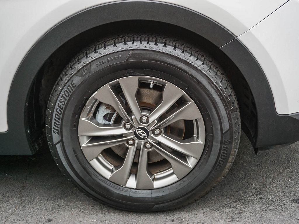 Used 2014 White Hyundai Base image 9