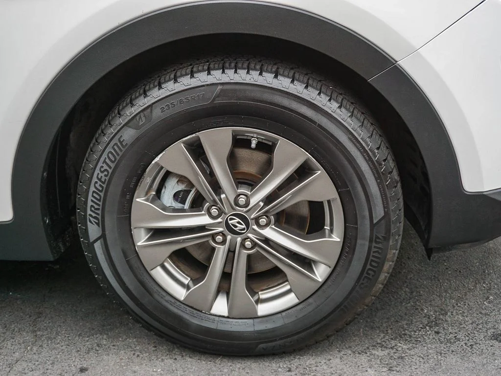 Used 2014 White Hyundai Base image 9