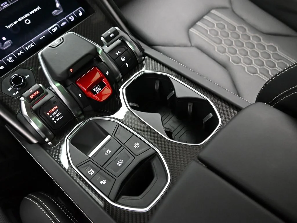 Certified Used 2024 Viola Pasifae Metallic Lamborghini Performante image 24