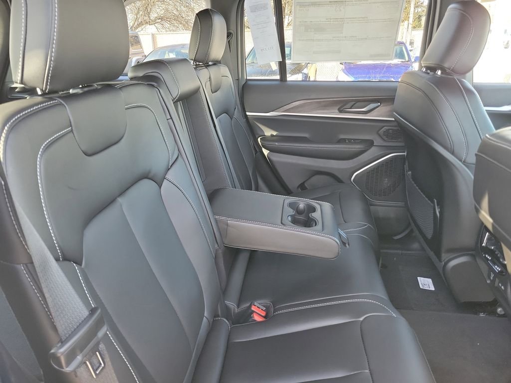 New 2026 Bright White Clear-Coat Exterior Paint Jeep Limited image 32