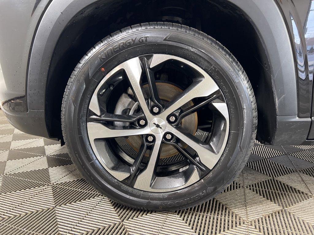 Used 2024 Black Metallic Chevrolet 1RS image 30