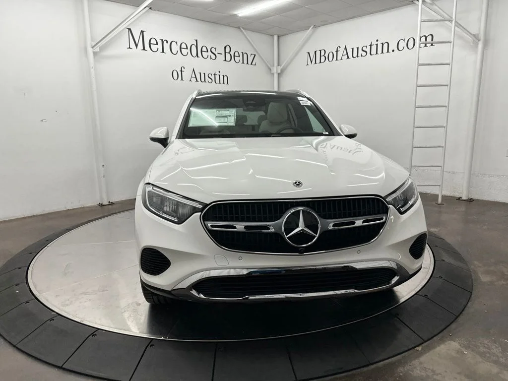 New 2027 White Mercedes-Benz GLC 300 image 2