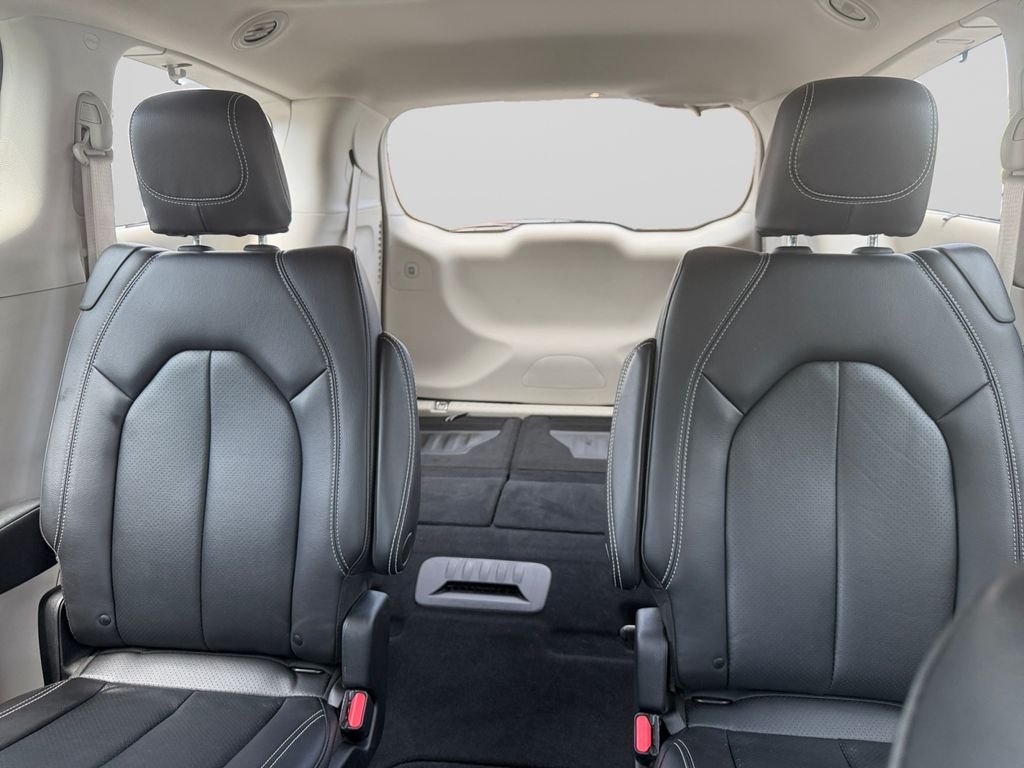 Used 2022 White Chrysler Touring L image 16
