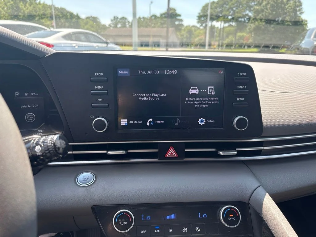 Used 2023 Black Hyundai SEL image 18