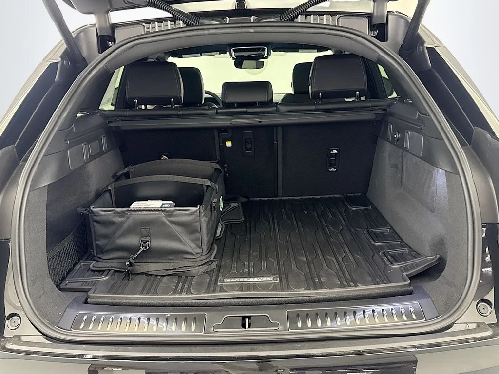 New 2026 Santorini Black Land Rover Belgravia Edition image 26
