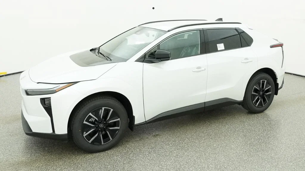 New 2026 Wind Chill Pearl Toyota XLE image 2