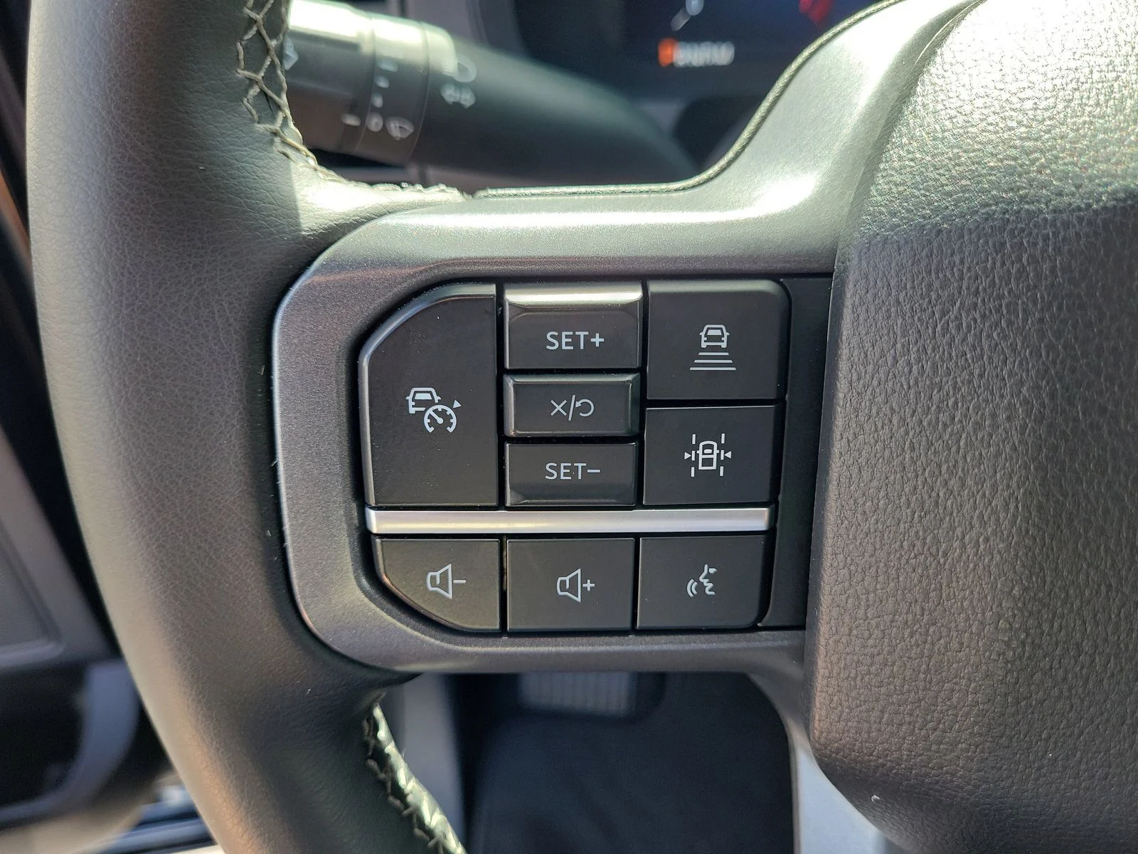 Certified Used 2025 Blue Ford XLT image 20