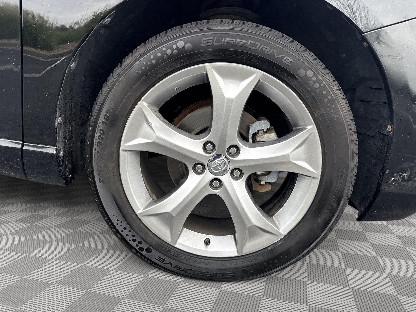 Used 2009 Black Toyota FWD V6 image 6