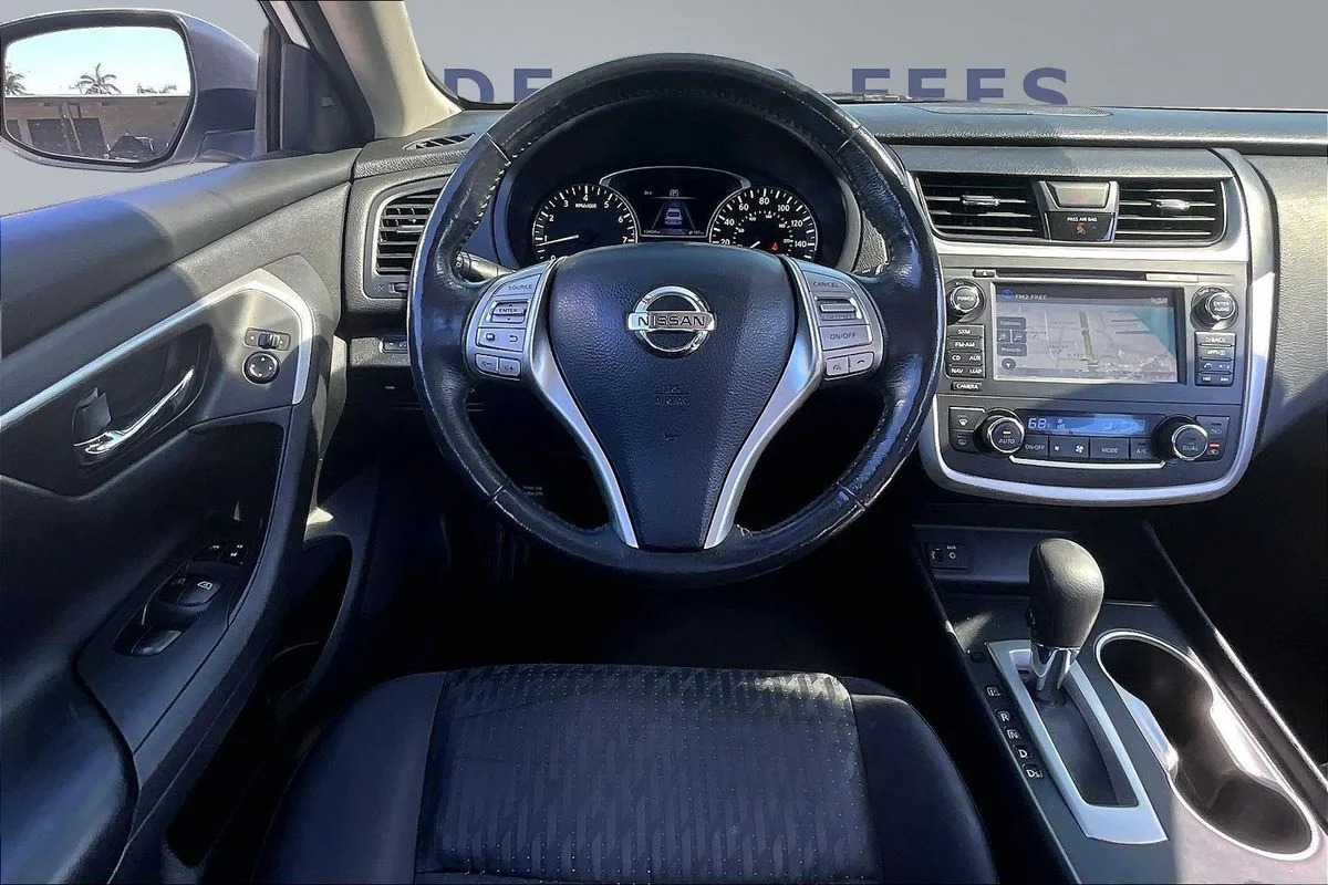 Used 2016 White Nissan 2.5 SV image 8