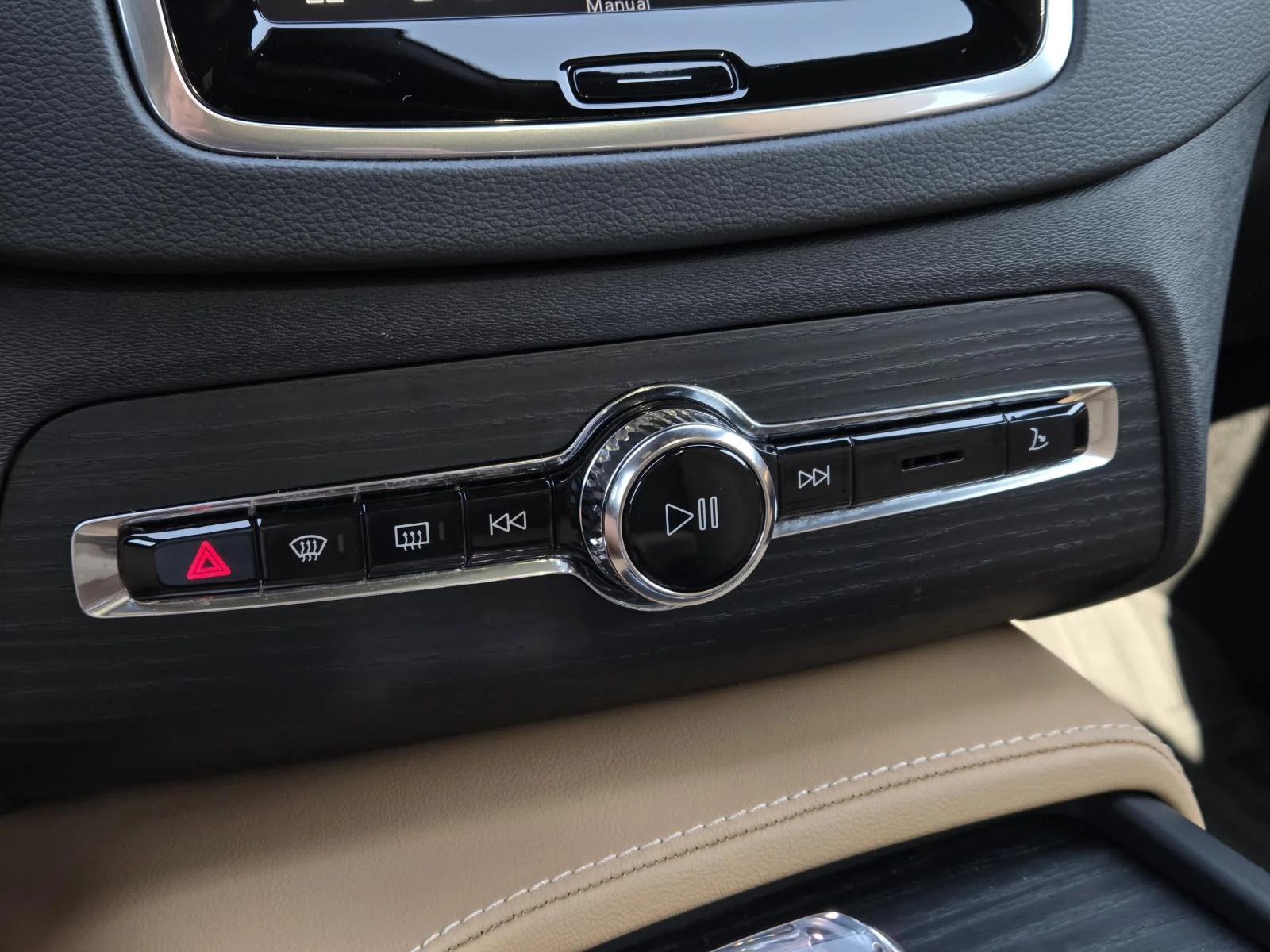 Used 2025 Crystal White Metallic Volvo Ultra image 29