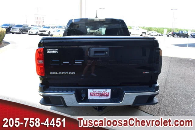 Used 2022 BLACK Chevrolet 4WD LT image 9