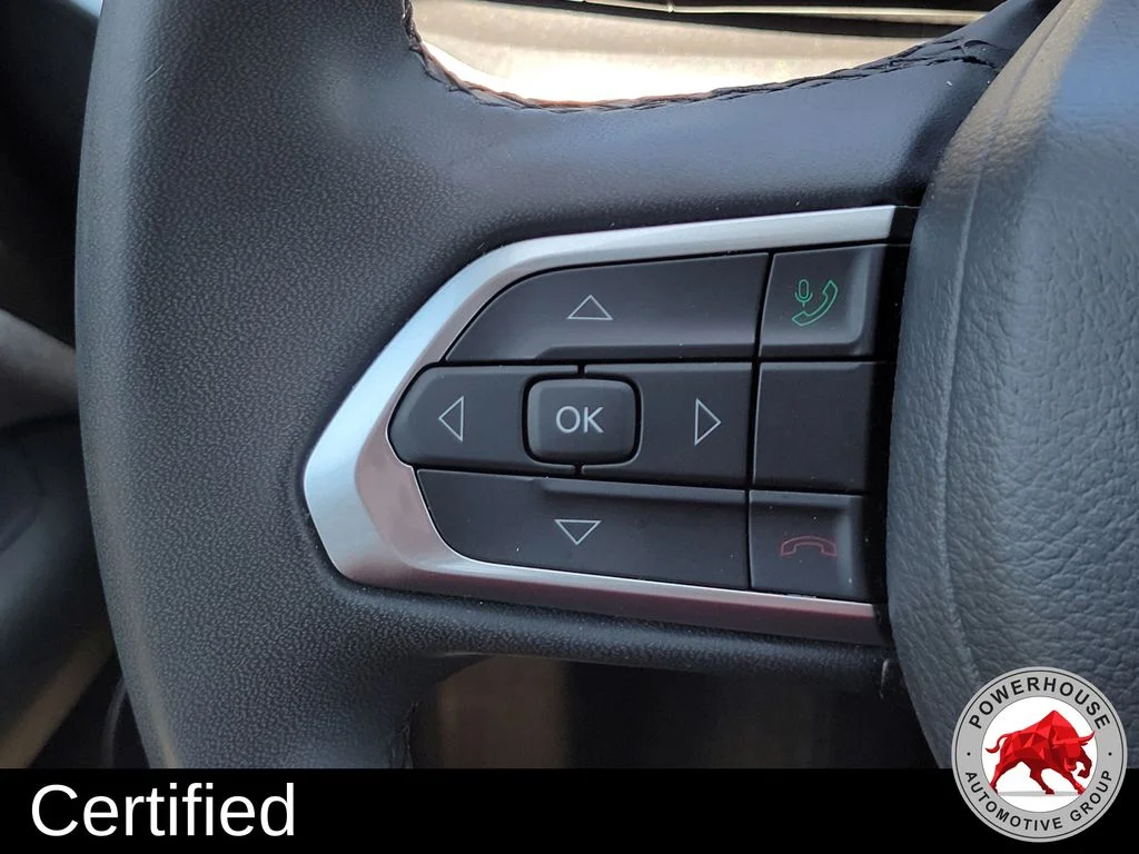 Used 2024 White Jeep Latitude image 28
