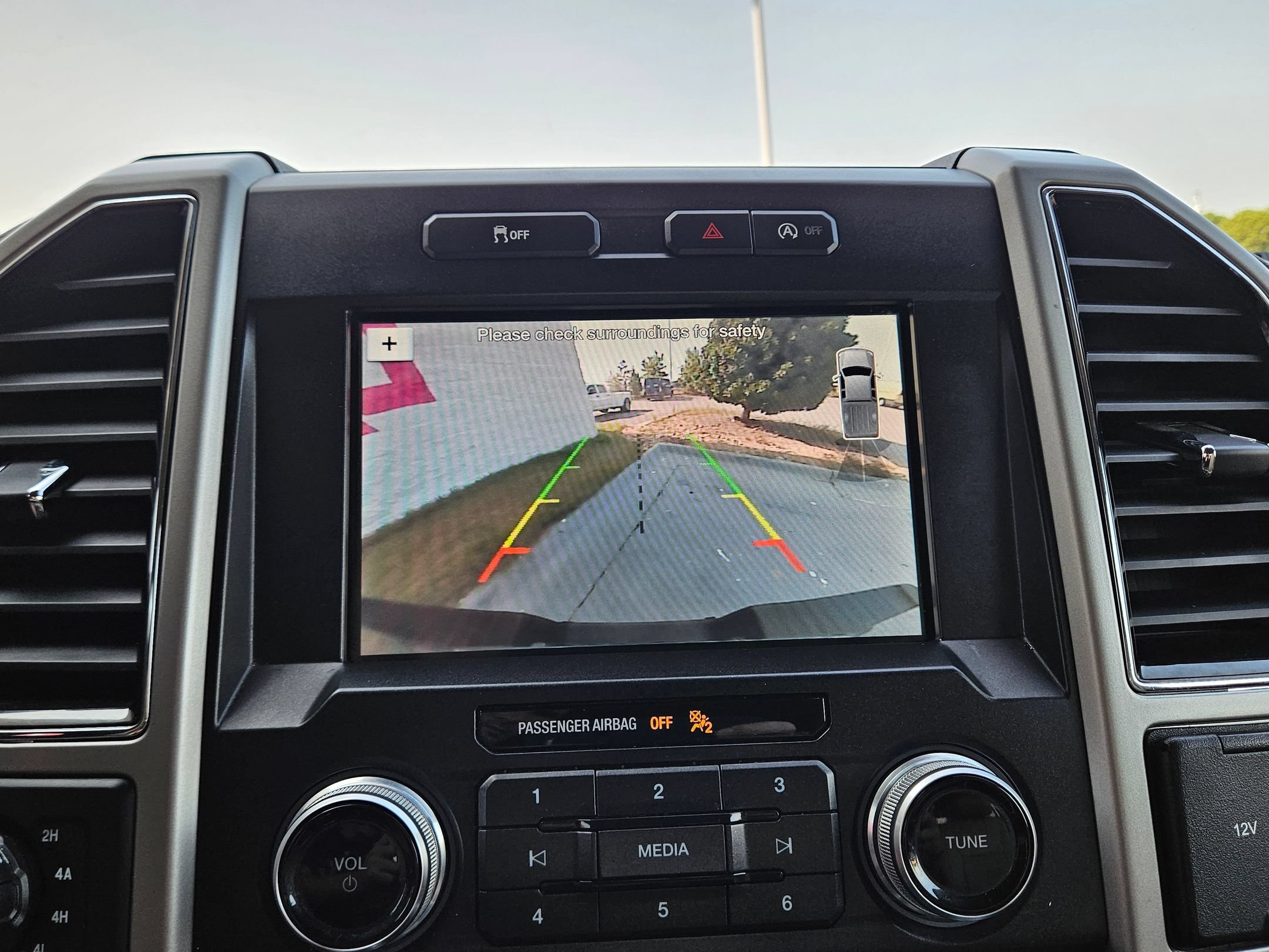 Used 2019 Silver Spruce Metallic Ford LARIAT image 33
