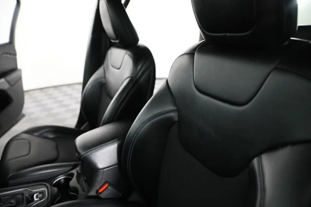 Used 2019 Black Jeep Latitude Plus image 19