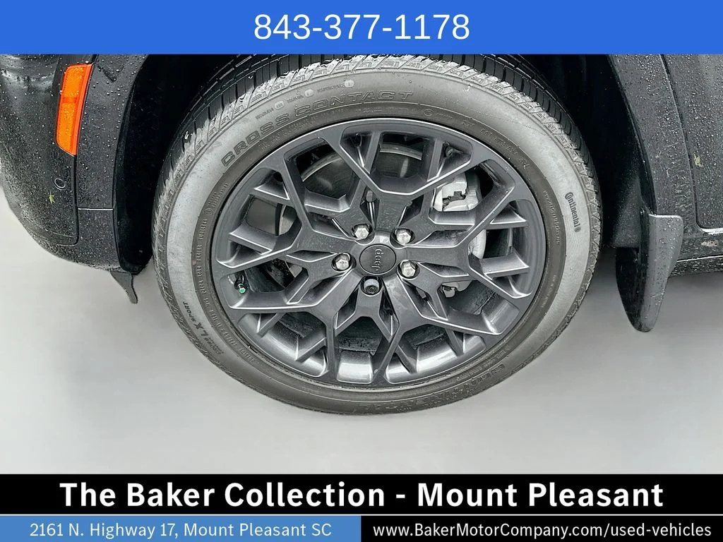 Used 2025 Diamond Black Jeep Summit image 33