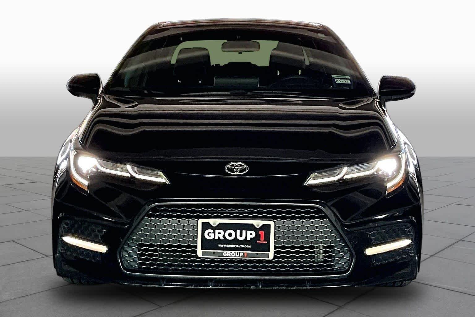Used 2022 Black Sand Pearl Toyota SE image 3