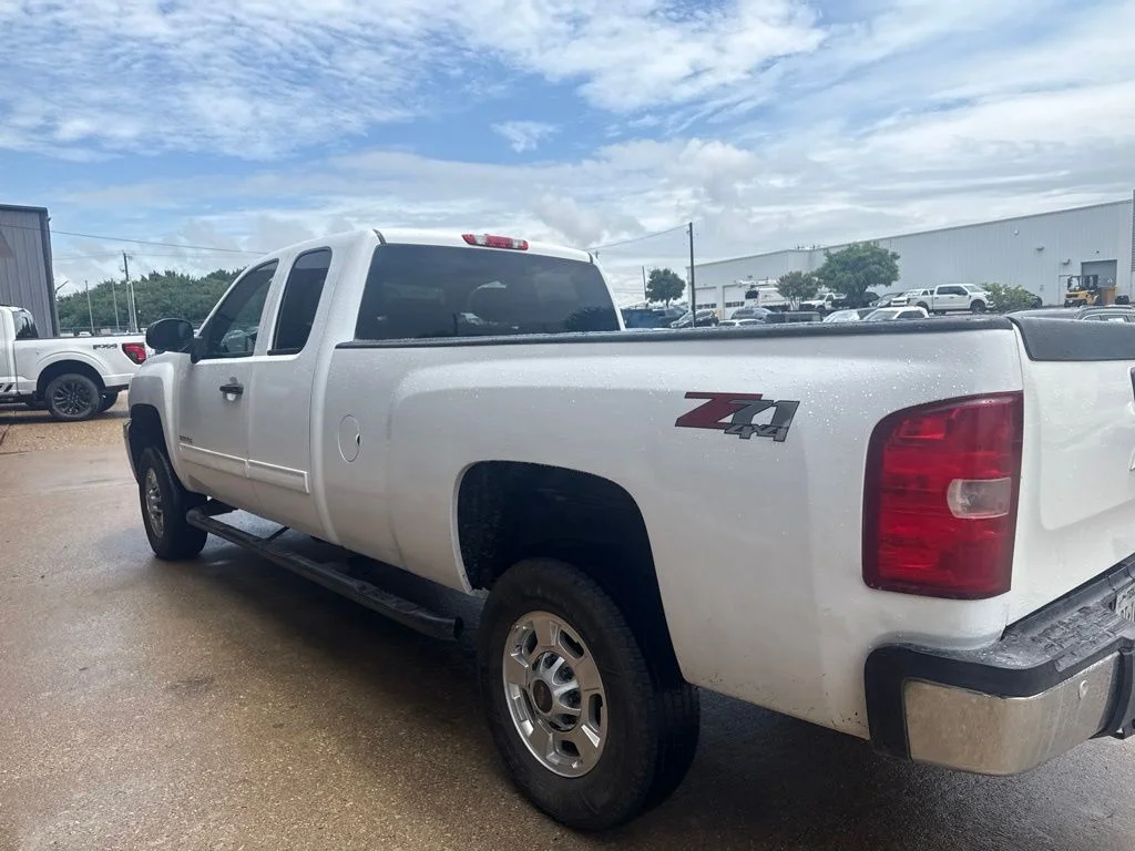 Used 2012 White Chevrolet LT image 3