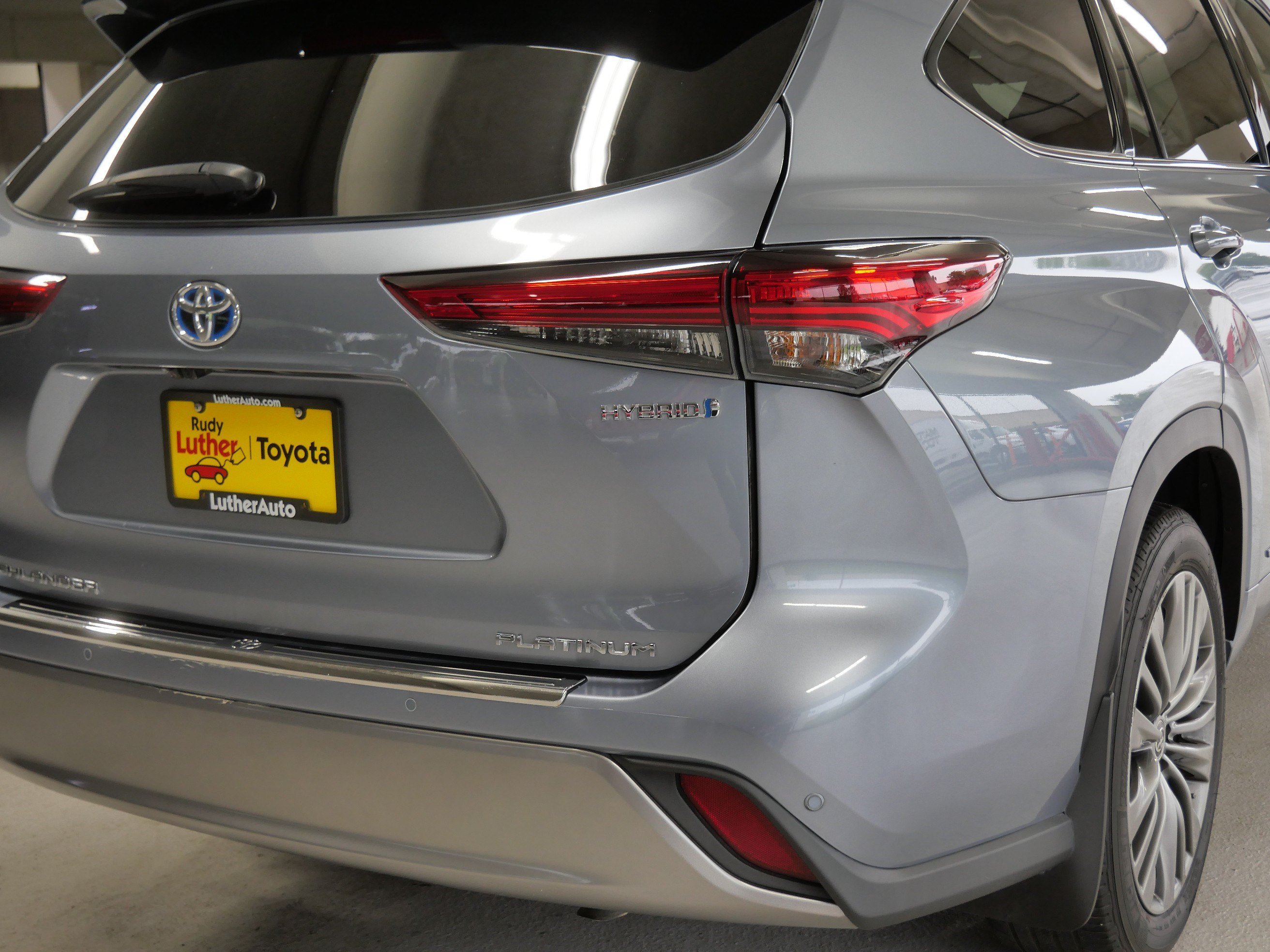 Certified Used 2020 Moon Dust Toyota Hybrid Platinum image 18