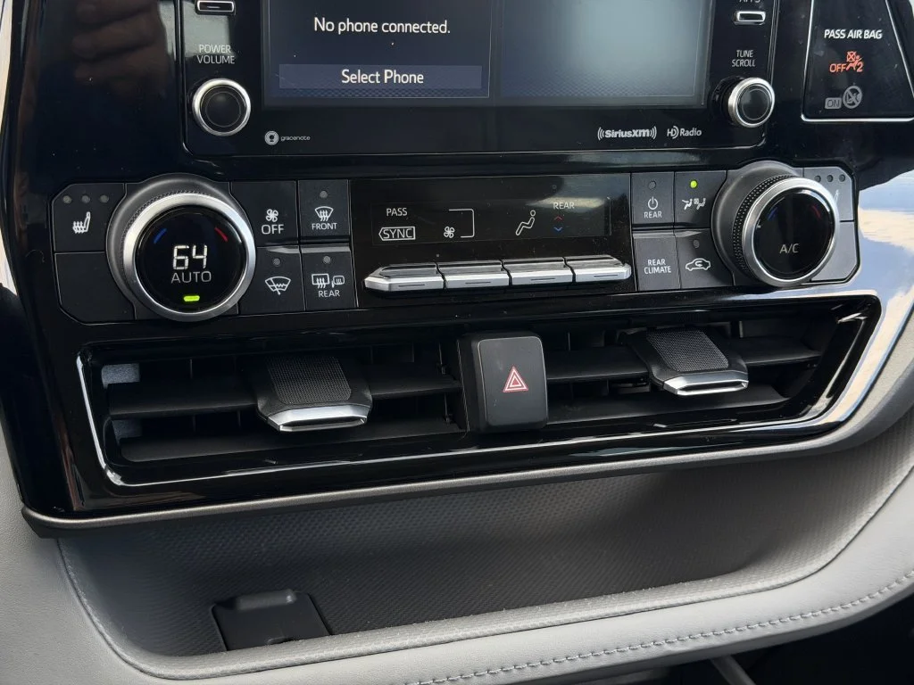 Used 2022  Toyota XLE image 20
