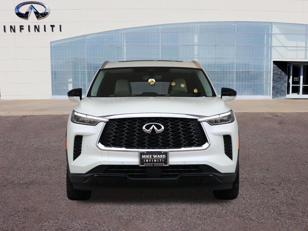 Used 2023 White INFINITI LUXE image 59