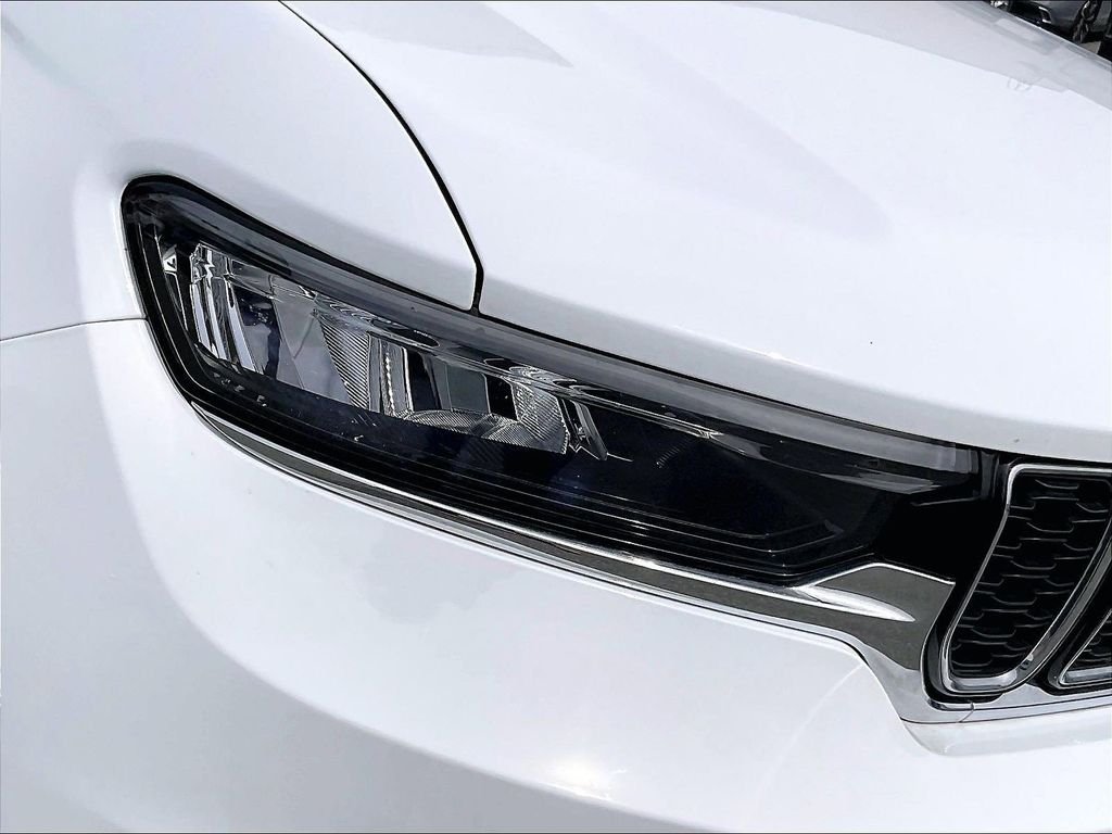 Used 2023 White/off-white Jeep Limited image 34