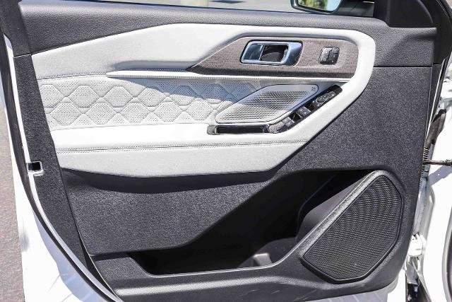 New 2026 Star White Metallic Tri-Coat Ford Platinum™ image 49