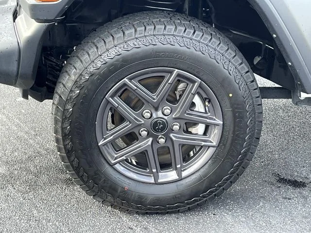 Used 2025 White Jeep Sport S image 11