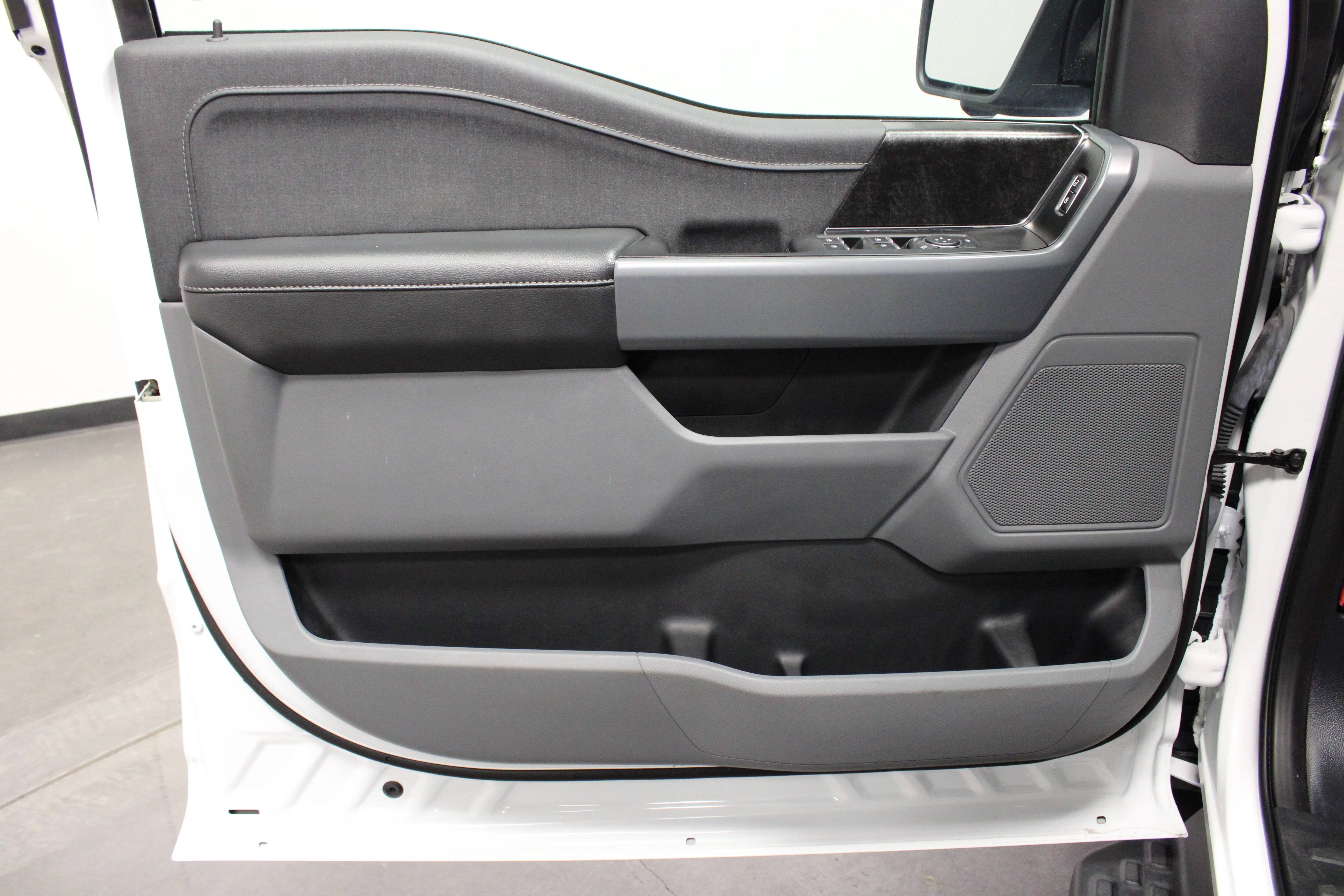 Used 2023 Oxford White Ford XLT image 20