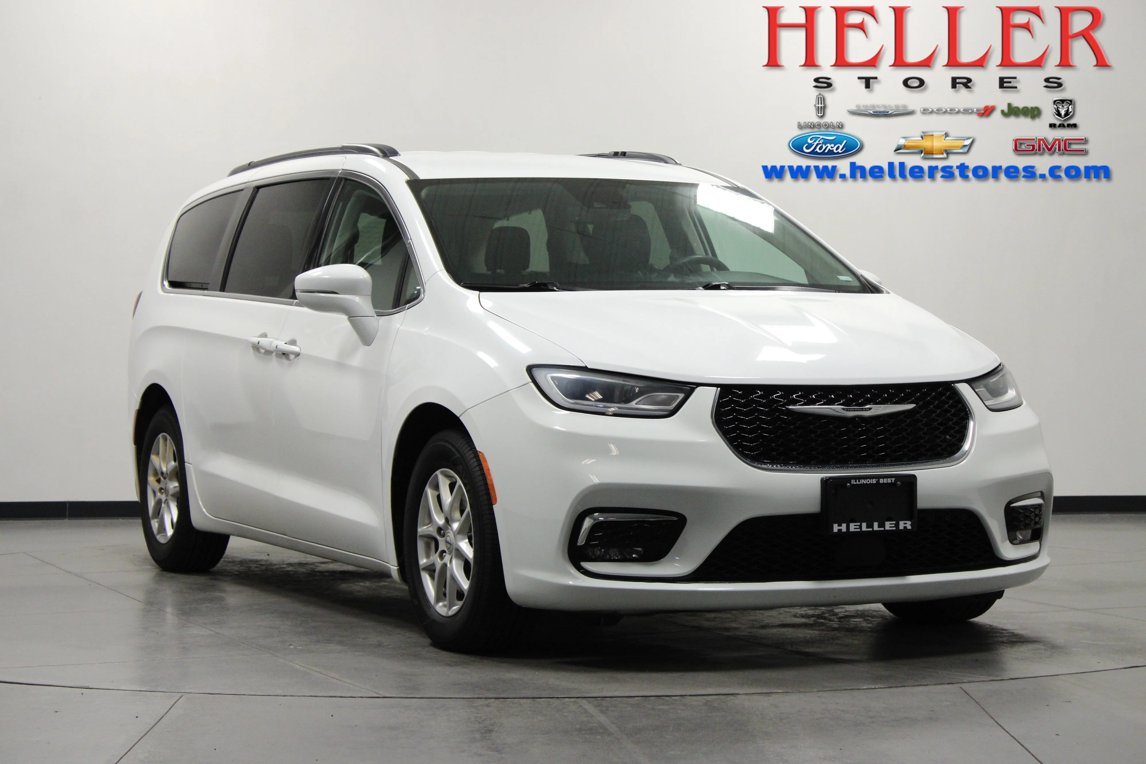 Used 2022 Bright White Clearcoat Chrysler Touring L image 1