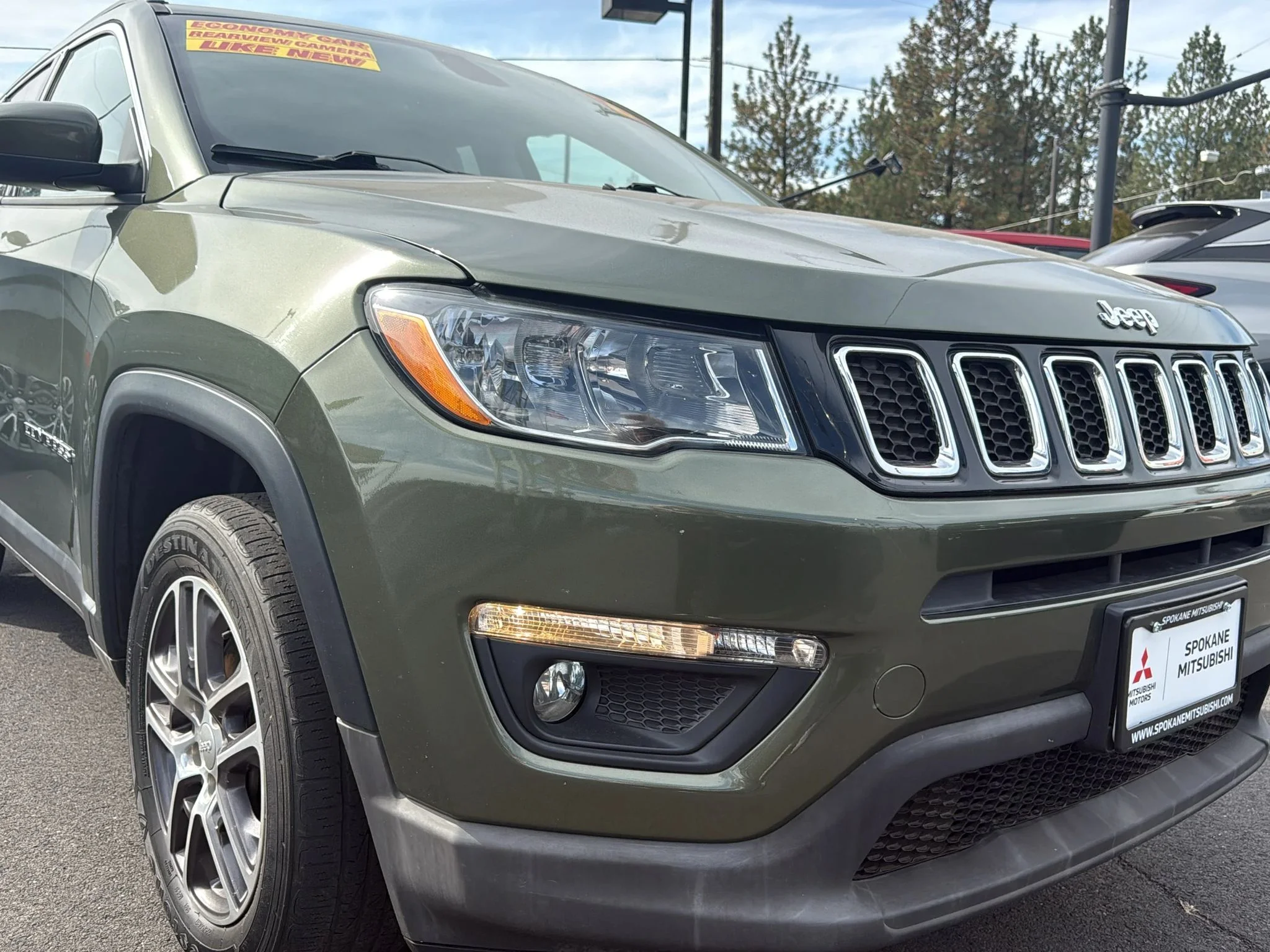 Used 2020 Olive Green Pearlcoat Jeep Latitude image 27