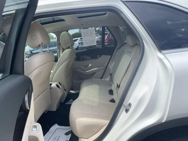 Used 2022 White Mercedes-Benz GLC 300 image 10