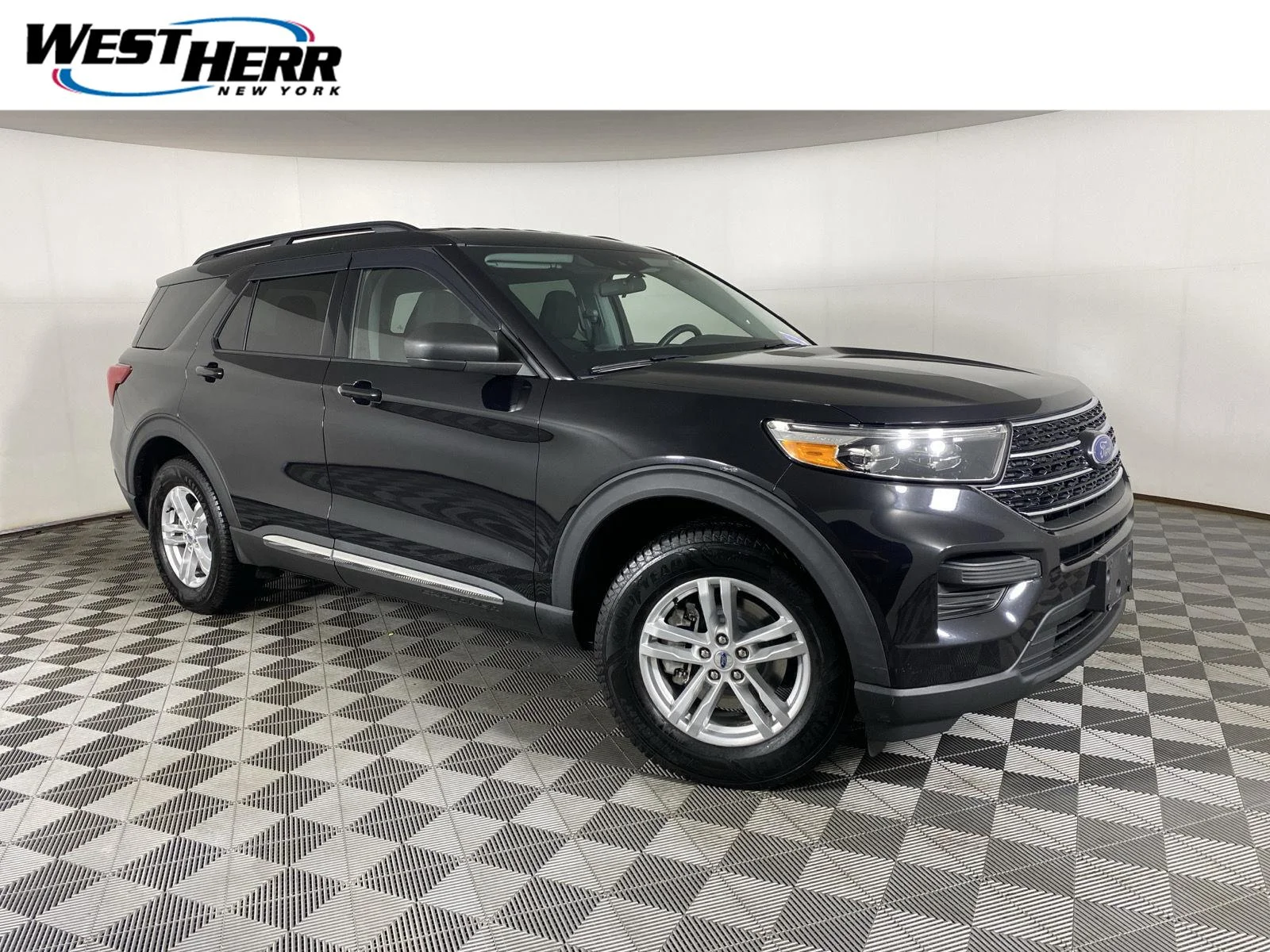 Used 2020 Agate Black Ford XLT image 1
