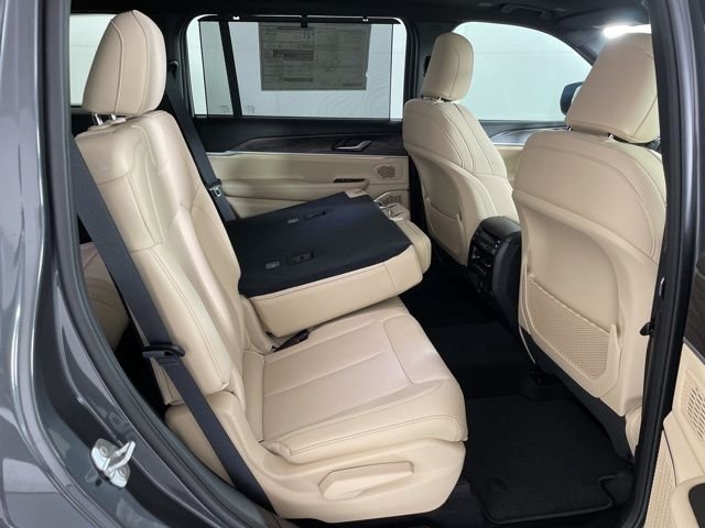 New 2025 Baltic Gray Metallic Clear-Coat Exterior Paint Jeep Limited image 47