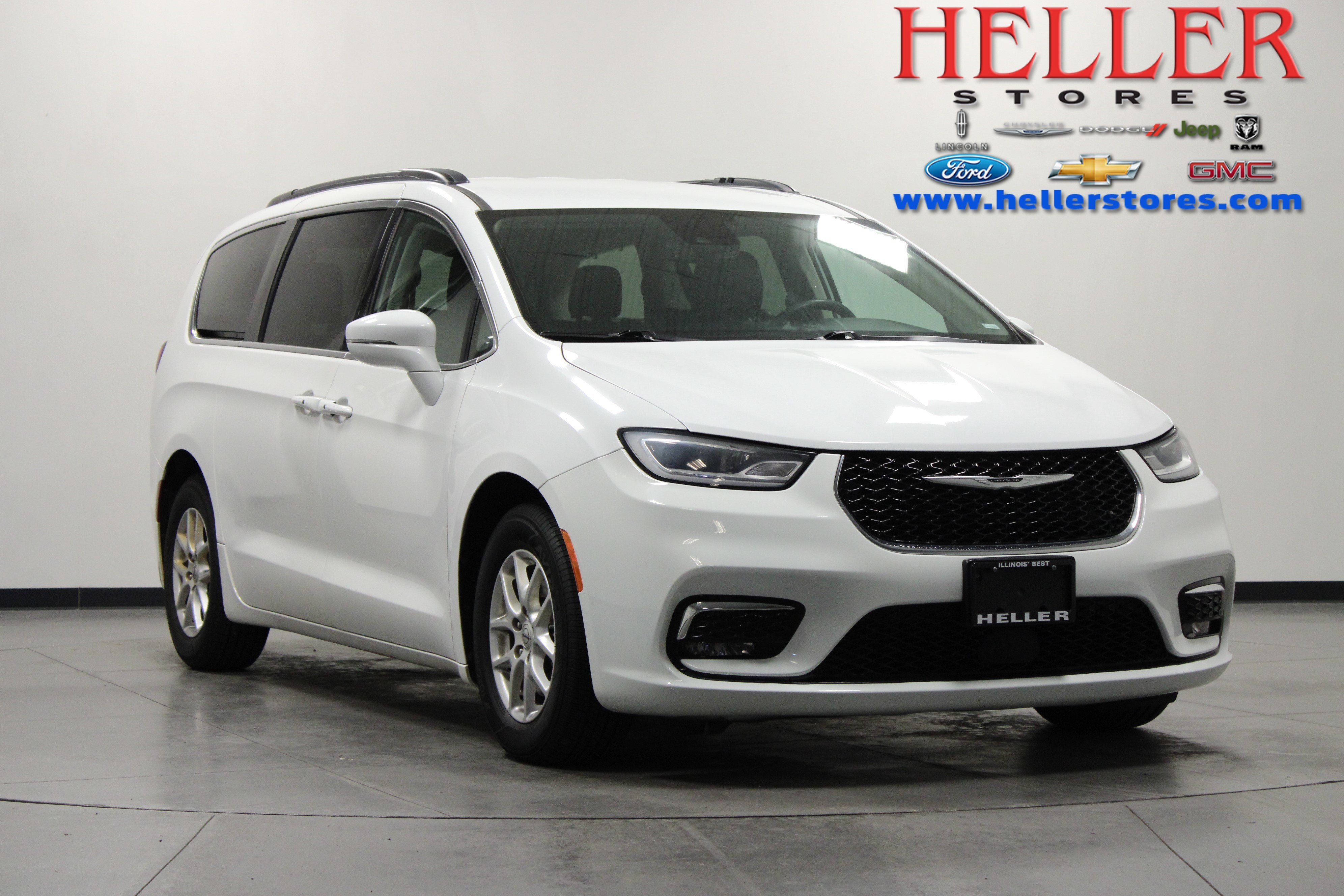 Used 2022 Bright White Clearcoat Chrysler Touring L image 1