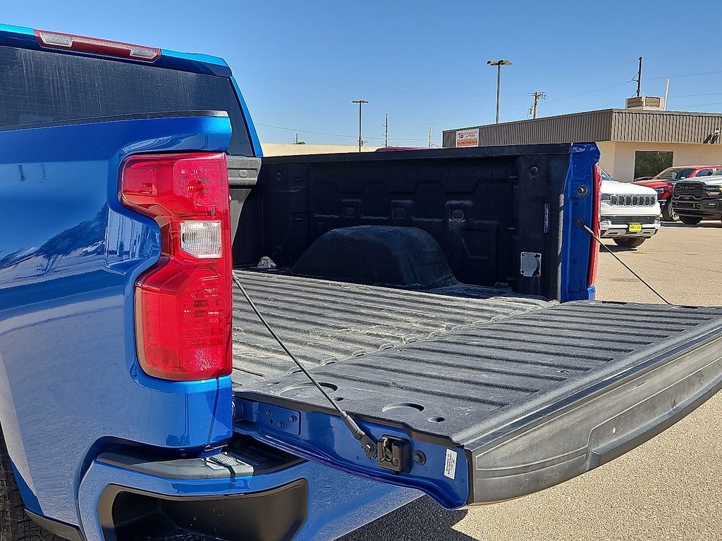 Used 2023 Blue Chevrolet Custom image 9