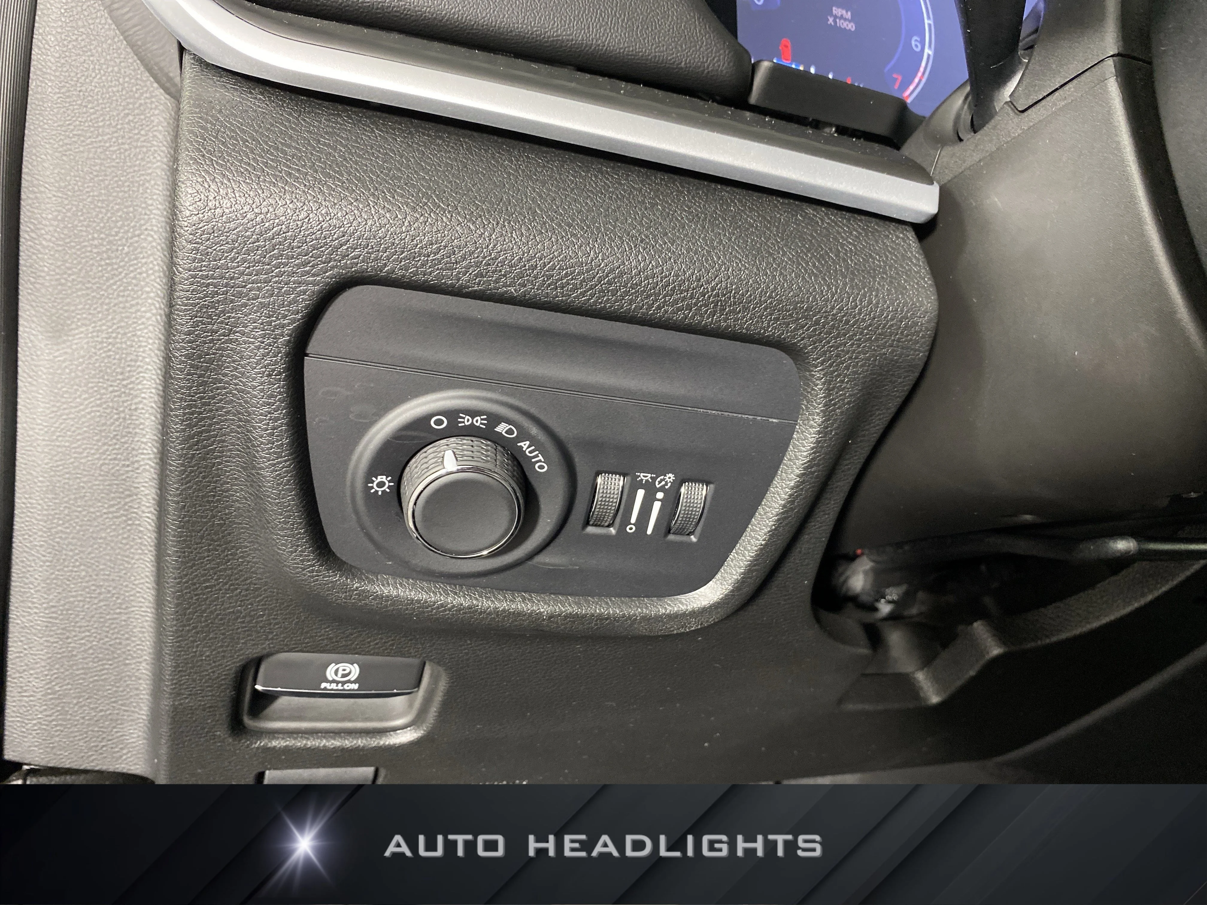 Used 2024 Diamond Black Crystal Pearlcoat Jeep Altitude X image 25