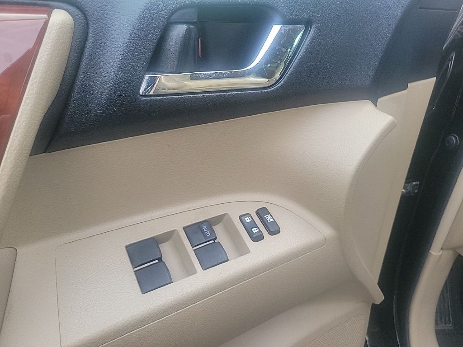 Used 2013 Black Toyota Limited image 15