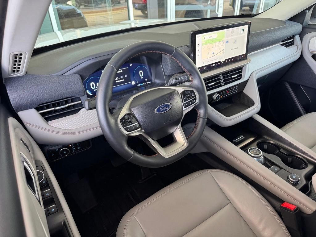 Used 2025 White Ford Active image 3
